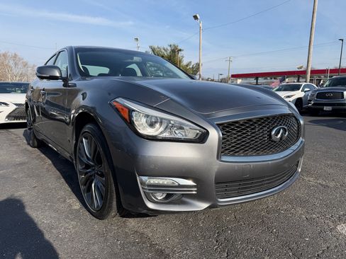 Used 2016 INFINITI Q70 3.7 image 3
