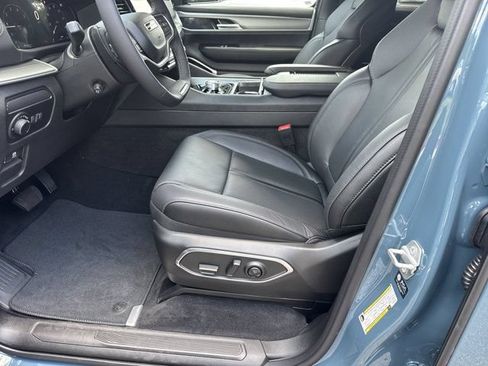 New 2026 Jeep Grand Wagoneer L Limited AWD/4WD image 9