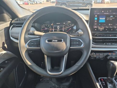 Used 2024 Jeep Compass Latitude AWD/4WD image 17