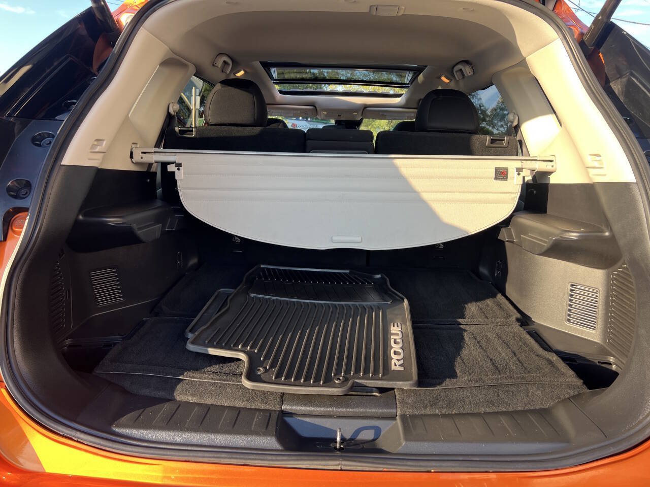 Used 2019 Nissan Rogue SV w/ Sun & Sound Touring Package AWD/4WD image 20
