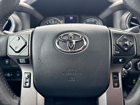 Used 2020 Toyota Tacoma TRD Off-Road image 23