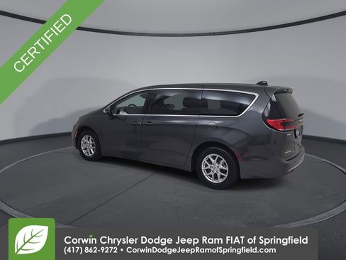 Certified 2023 Chrysler Pacifica Touring-L image 10