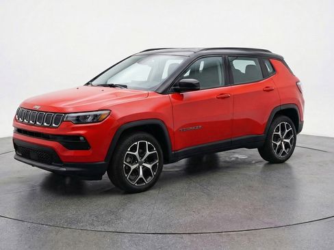 Used 2025 Jeep Compass Limited AWD/4WD image 3
