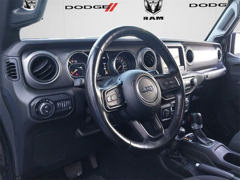 Used 2021 Jeep Gladiator Willys image 13