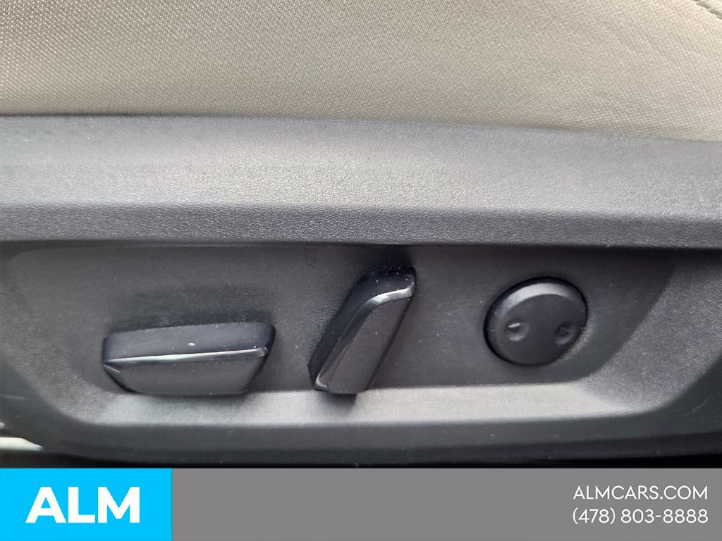 Used 2025 Nissan Rogue SV FWD image 23