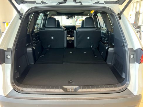 New 2026 Toyota Grand Highlander AWD Hybrid image 10