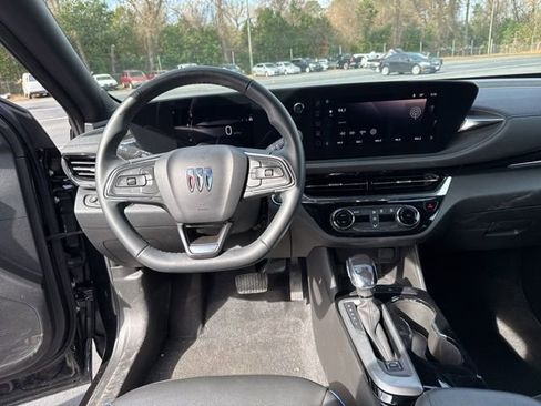 Used 2025 Buick Envista Sport Touring image 15