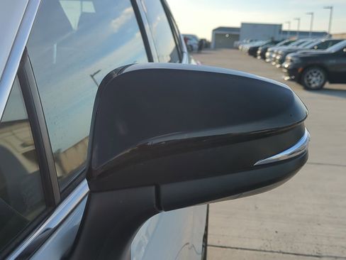 Used 2024 Toyota Venza Nightshade image 12