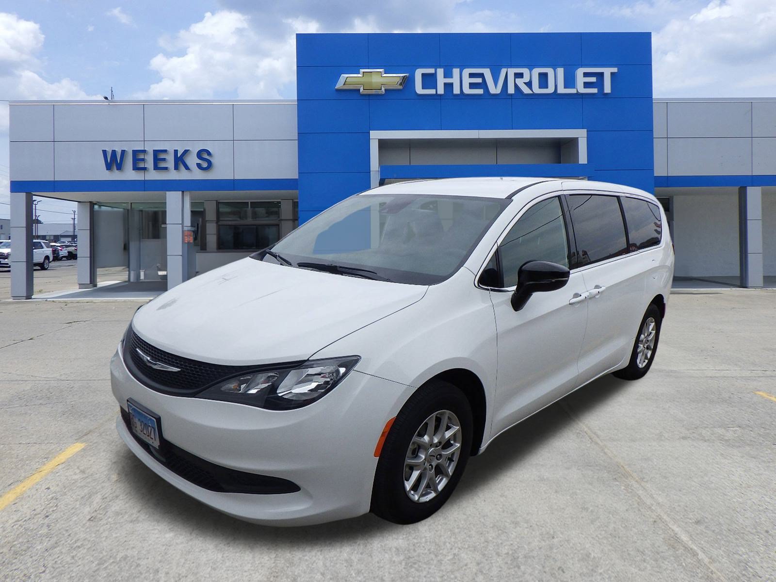Used 2025 Chrysler Voyager LX FWD image 1