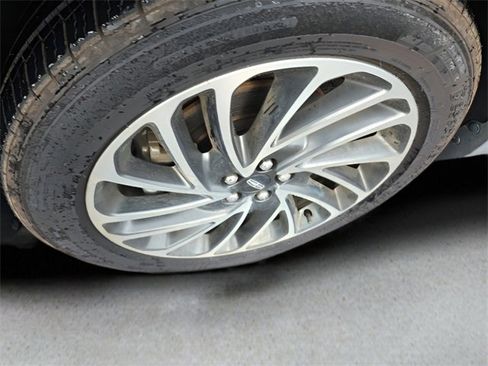 Used 2020 Lincoln Nautilus Reserve image 9