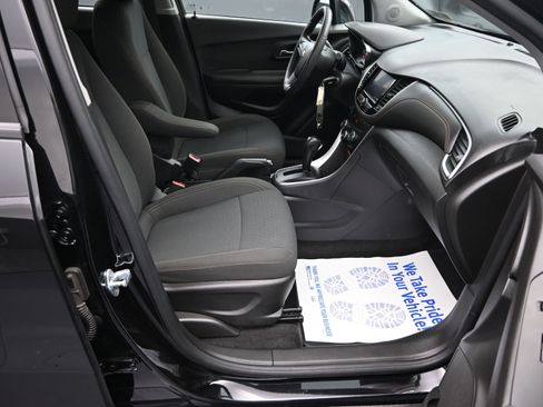 Used 2020 Chevrolet Trax LS image 25