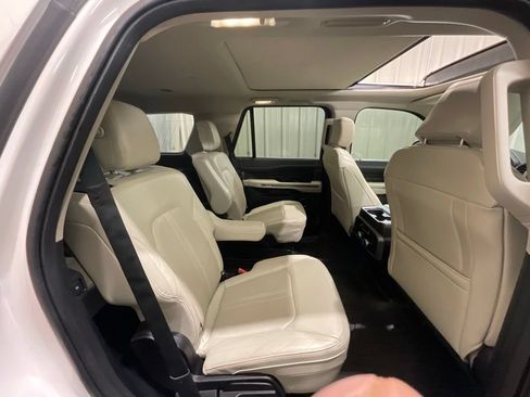 Used 2019 Ford Expedition Platinum RWD image 18