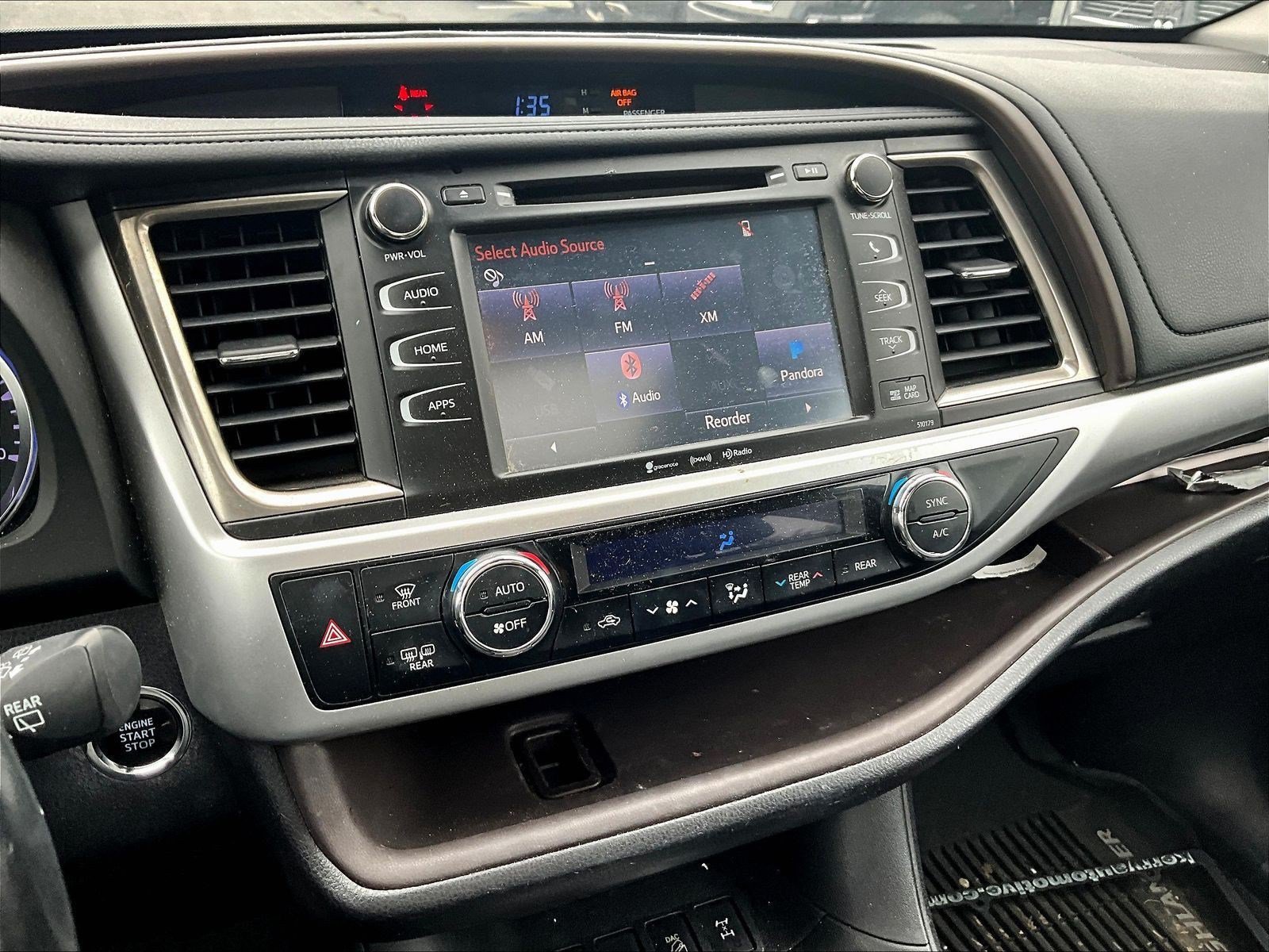 Used 2018 Toyota Highlander XLE AWD/4WD image 9