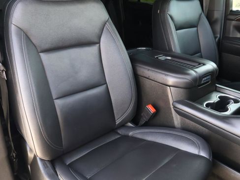 Used 2022 Chevrolet Suburban Z71 w/ Luxury Package image 21