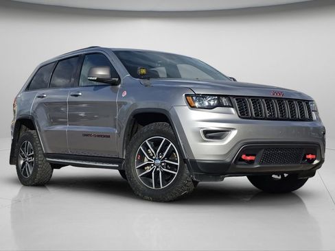 Used 2017 Jeep Grand Cherokee Trailhawk image 2