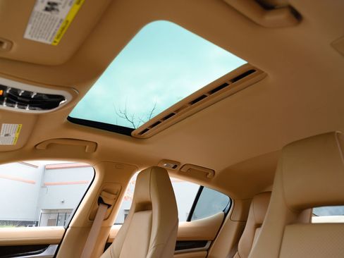 Used 2015 Porsche Panamera 4 image 23