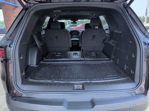 Used 2023 Chevrolet Traverse LT FWD image 21