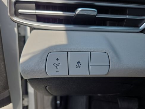 Certified 2025 Hyundai Elantra Limited FWD image 16
