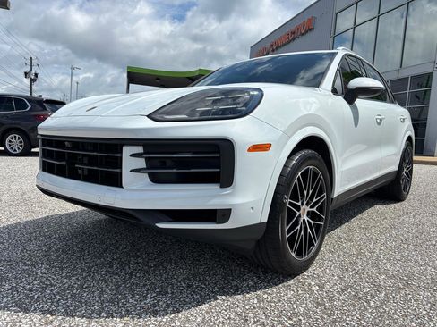 Used 2025 Porsche Cayenne w/ Premium Package Plus AWD/4WD image 9