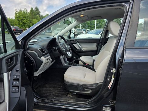 Used 2018 Subaru Forester 2.5i AWD/4WD image 18