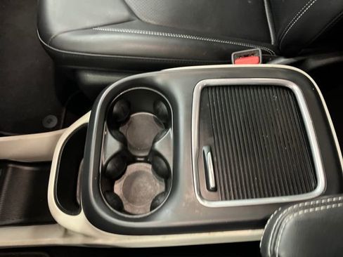 Used 2023 Chrysler Pacifica Touring-L image 27