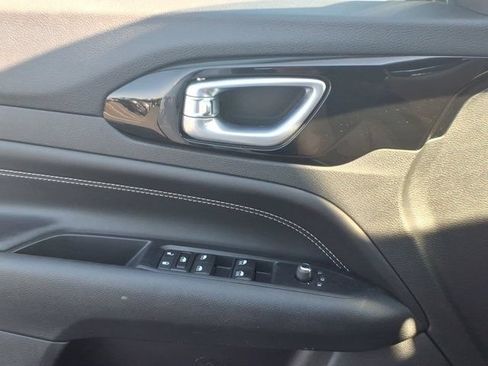 Used 2022 Jeep Compass Latitude FWD image 23