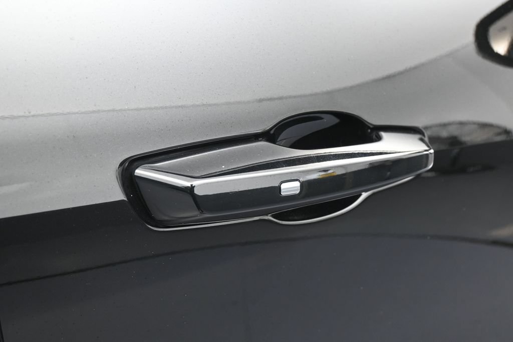 Used 2026 Chevrolet Traverse LT FWD image 40