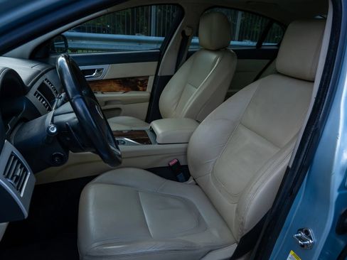 Used 2013 Jaguar XF RWD image 11
