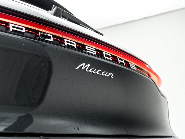 Certified 2026 Porsche Macan AWD/4WD image 34