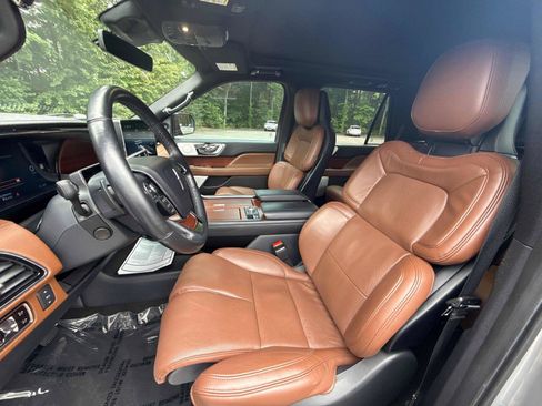 Used 2023 Lincoln Navigator Reserve AWD/4WD image 11