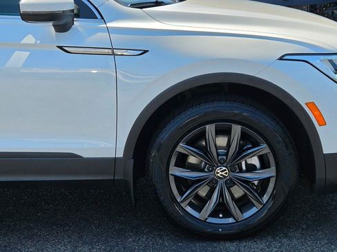 Certified 2023 Volkswagen Tiguan SE w/ Panoramic Sunroof Package FWD image 15