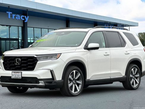 Certified 2025 Honda Pilot Elite image 13