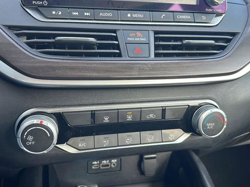 Used 2024 Nissan Altima 2.5 SV image 17