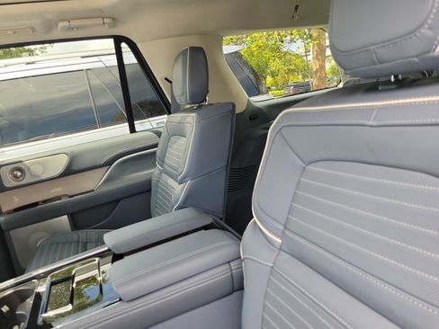 Certified 2024 Lincoln Navigator Black Label AWD/4WD image 10