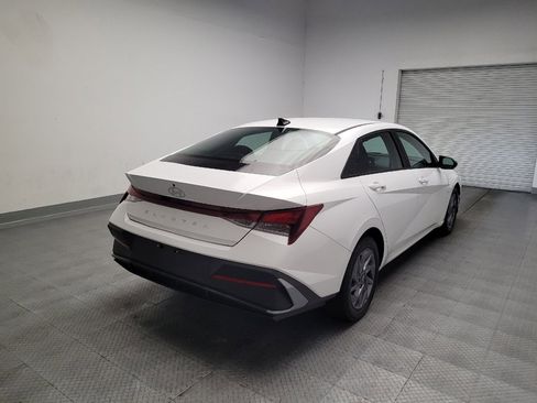 Used 2024 Hyundai Elantra SEL FWD image 9