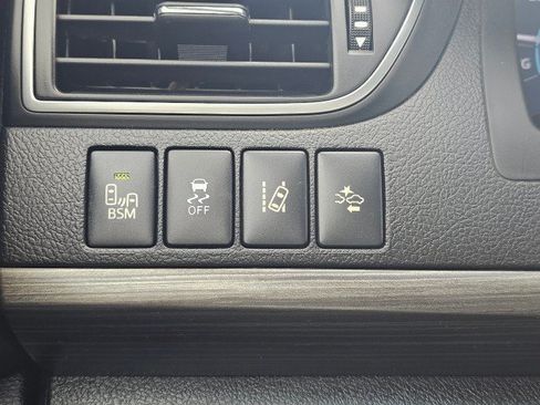 Used 2015 Toyota Camry XLE w/ Moonroof Package FWD image 37