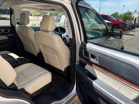 Used 2018 Ford Explorer Platinum AWD/4WD image 28