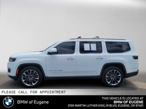 Used 2022 Jeep Wagoneer Series III w/ Premium Group I AWD/4WD image 6