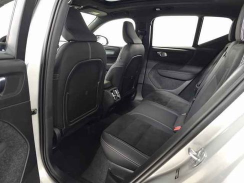 Certified 2025 Volvo XC40 B5 Plus image 34