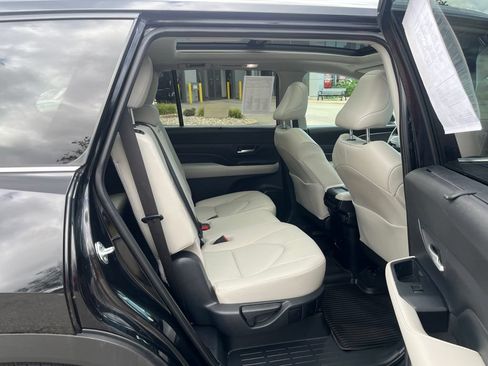 Used 2024 Toyota Grand Highlander AWD image 14