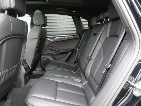 New 2026 Porsche Macan image 11