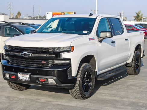Used 2021 Chevrolet Silverado 1500 LT Trail Boss w/ Convenience Package II image 3