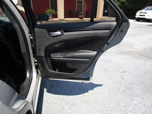 Used 2019 Chrysler 300 S image 29