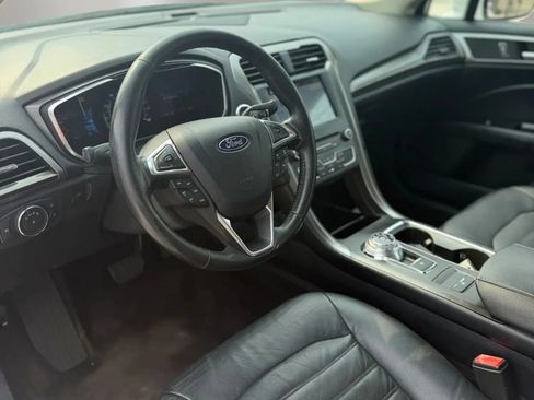 Used 2017 Ford Fusion SE w/ Fusion SE Technology Package FWD image 10