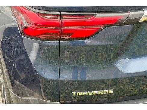 Used 2022 Chevrolet Traverse LS w/ LPO, Black Accent Package FWD image 6