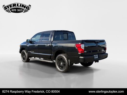 Used 2018 Nissan Titan SL image 3