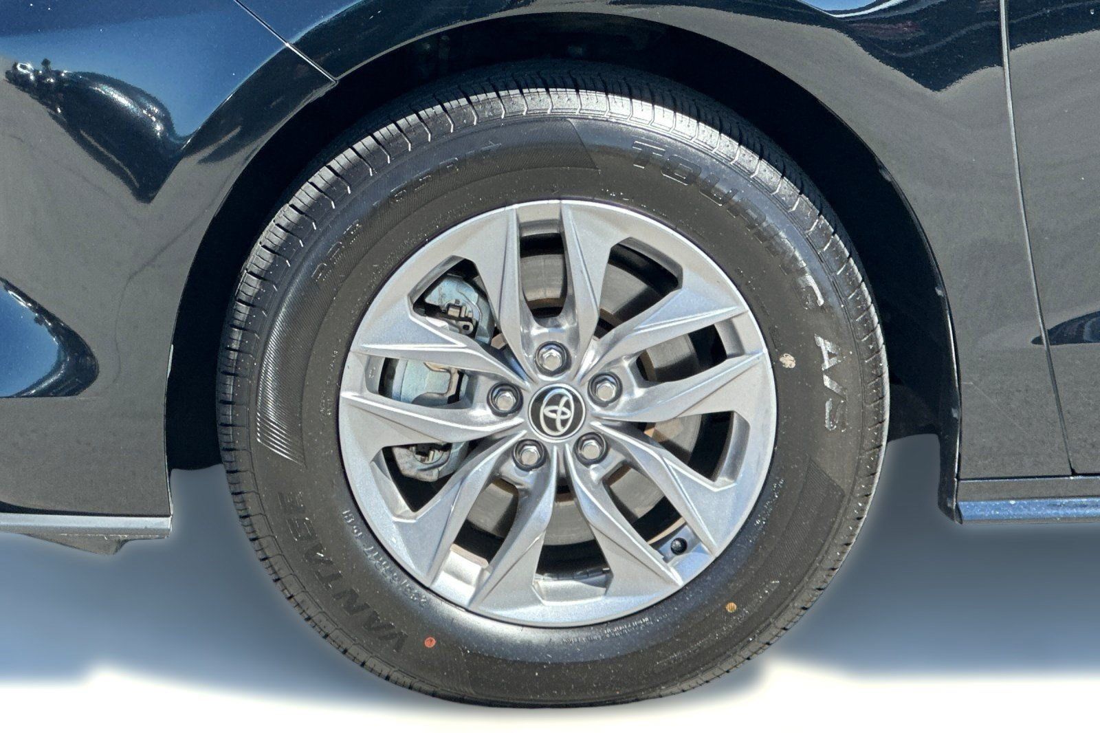 Used 2026 Toyota Sienna XLE FWD image 11