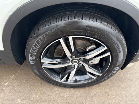 Certified 2025 Volvo XC40 B5 Core image 14