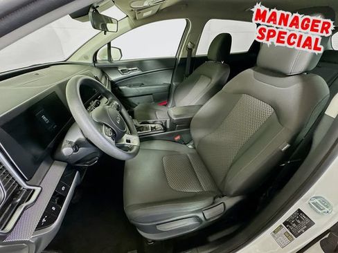Used 2024 Kia Sportage LX AWD/4WD image 12