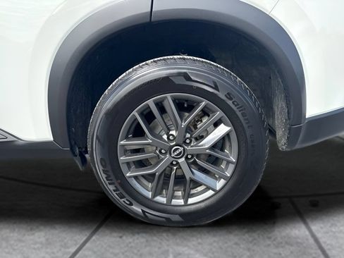 Used 2024 Nissan Rogue S FWD image 19
